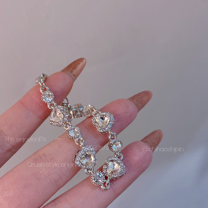 #LUNA-23 Heartfelt Love Heart Bracelet: Sweet Fashionable Accessory with Shimmering Diamond Design - Chic and Light Luxury for Women